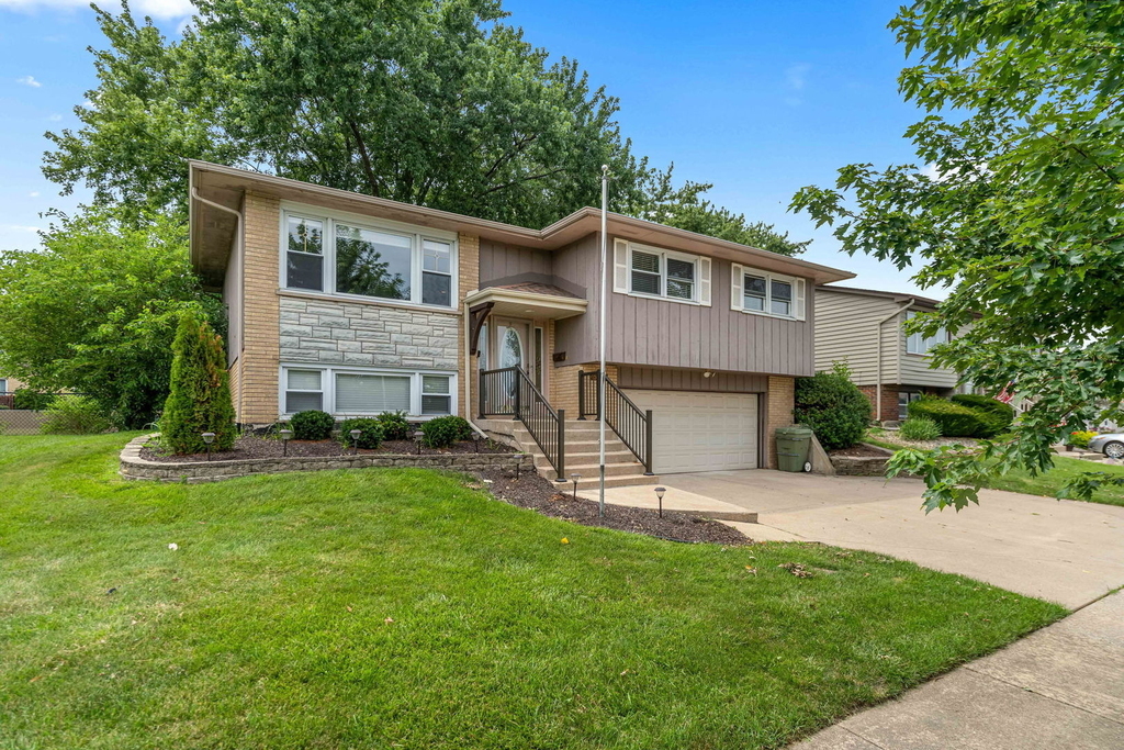 15954 Ozark Avenue - Photo 0