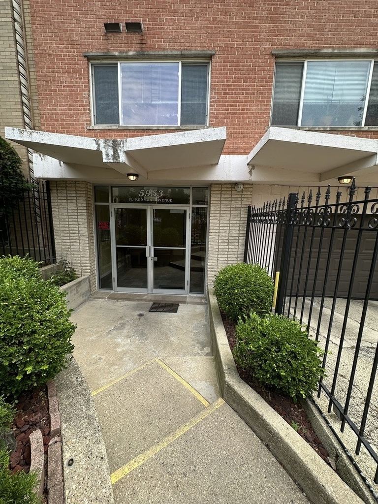 5953 N Kenmore Avenue - Photo 1