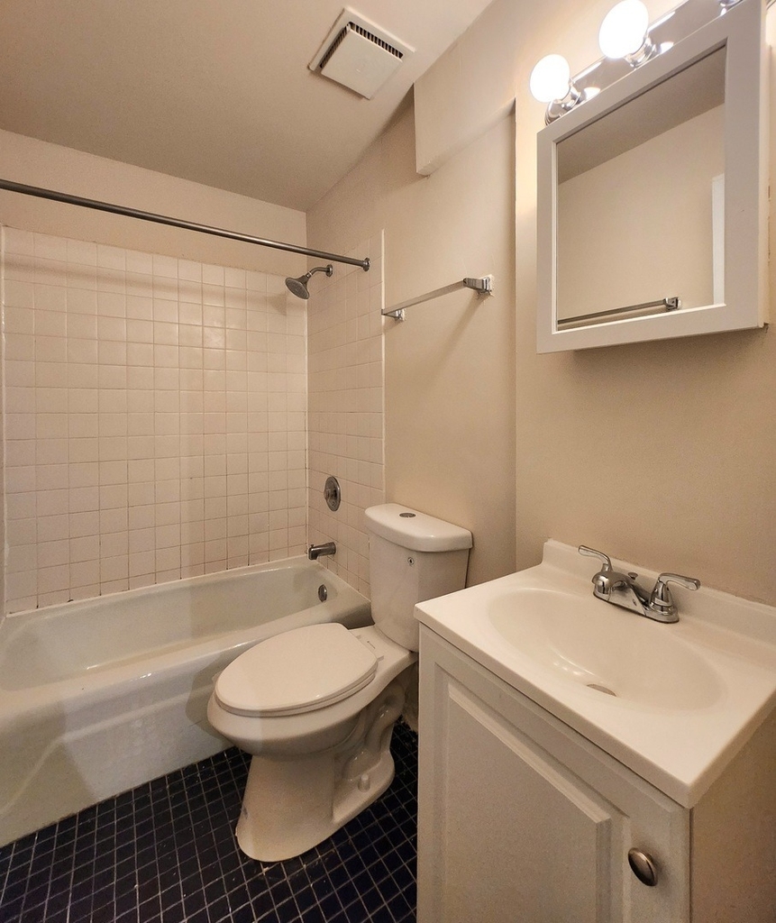 1504 N Dearborn Parkway - Photo 4