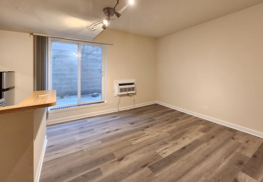 1504 N Dearborn Parkway - Photo 6