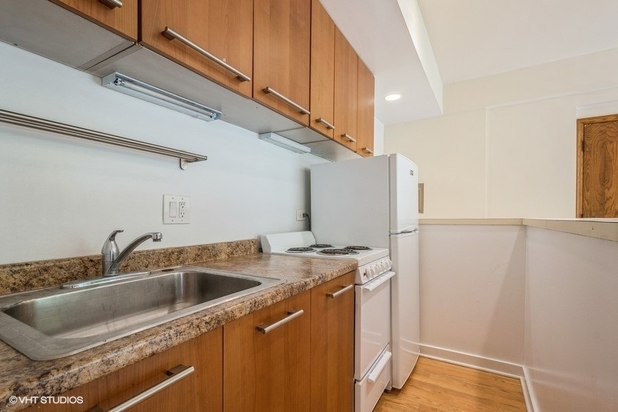 1504 N Dearborn Parkway - Photo 4