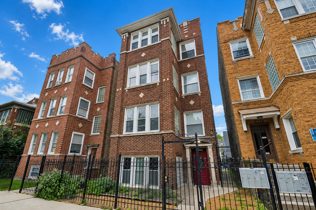 4925 N Albany Avenue - Photo 0