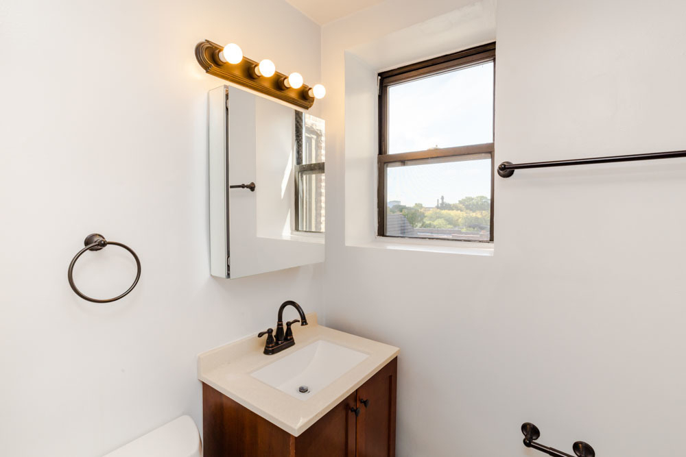 1430 N Dearborn Parkway - Photo 2