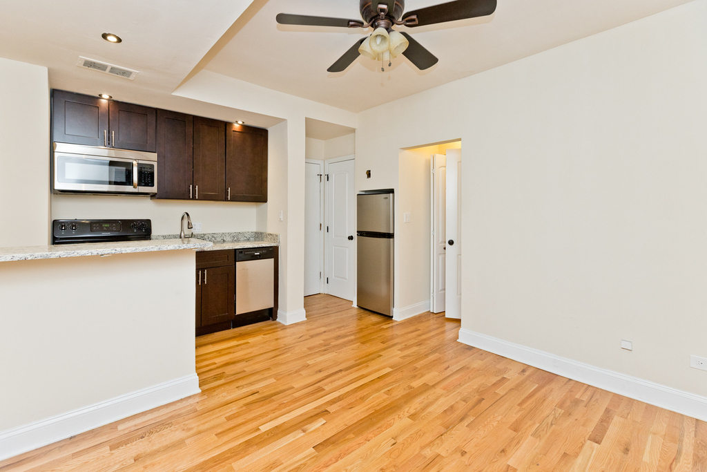1430 N Dearborn Street - Photo 2