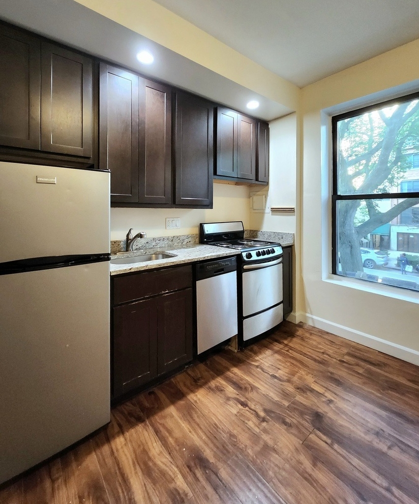 1430 N Dearborn Parkway - Photo 2