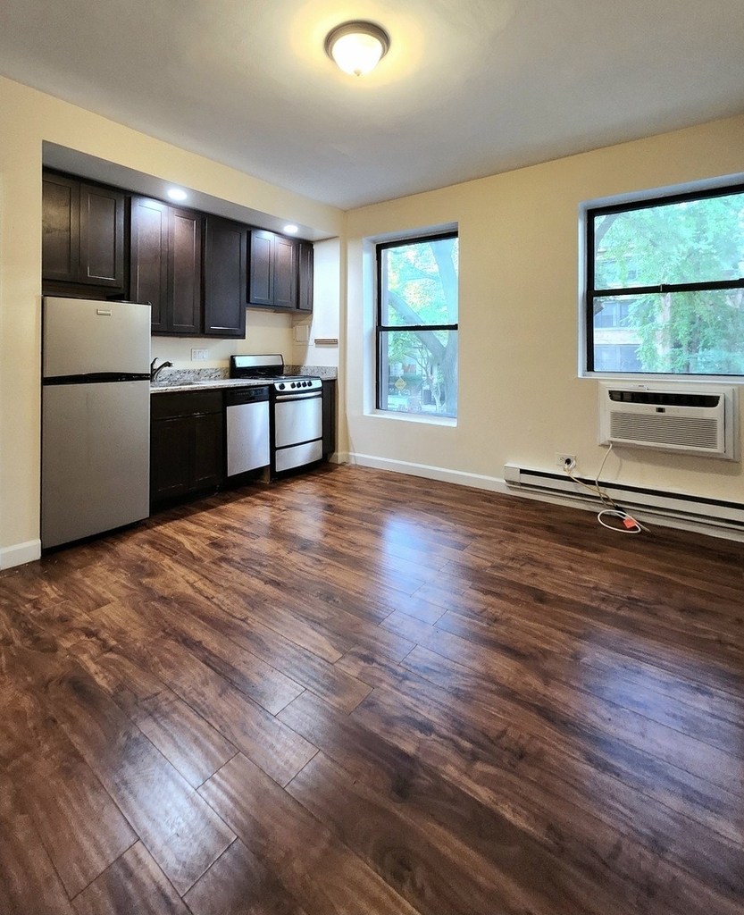 1430 N Dearborn Parkway - Photo 3