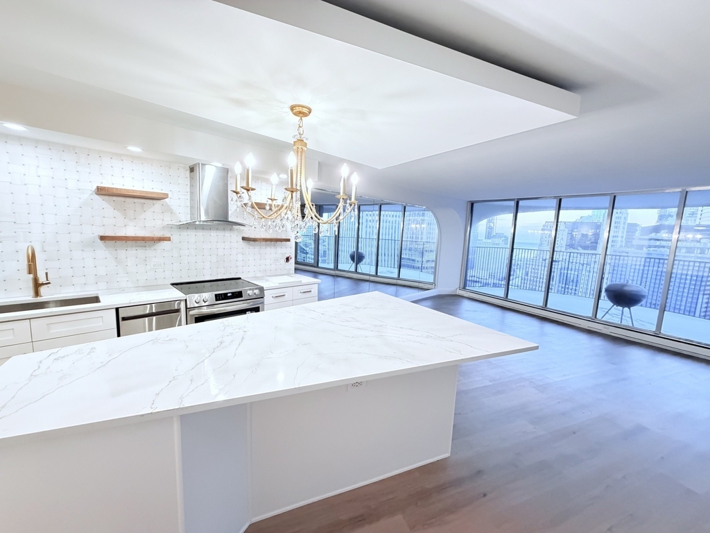 300 N State Street - Photo 4