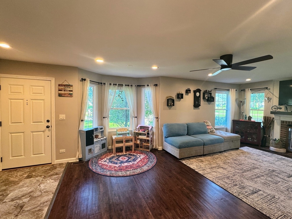 115 E Fabish Drive - Photo 2