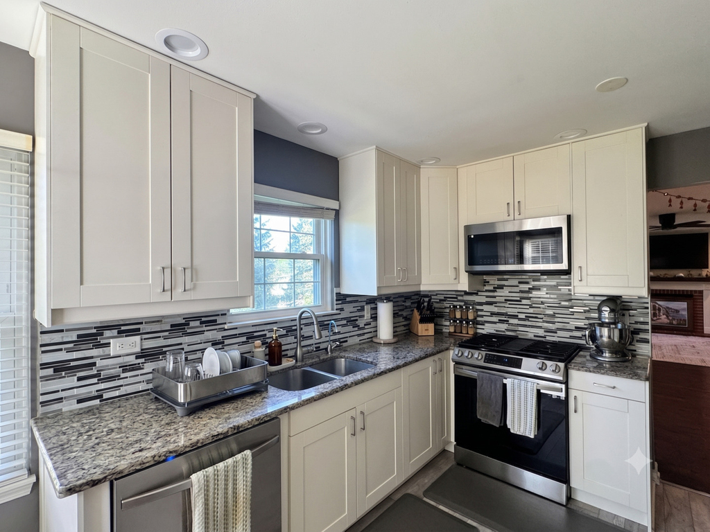 115 E Fabish Drive - Photo 9
