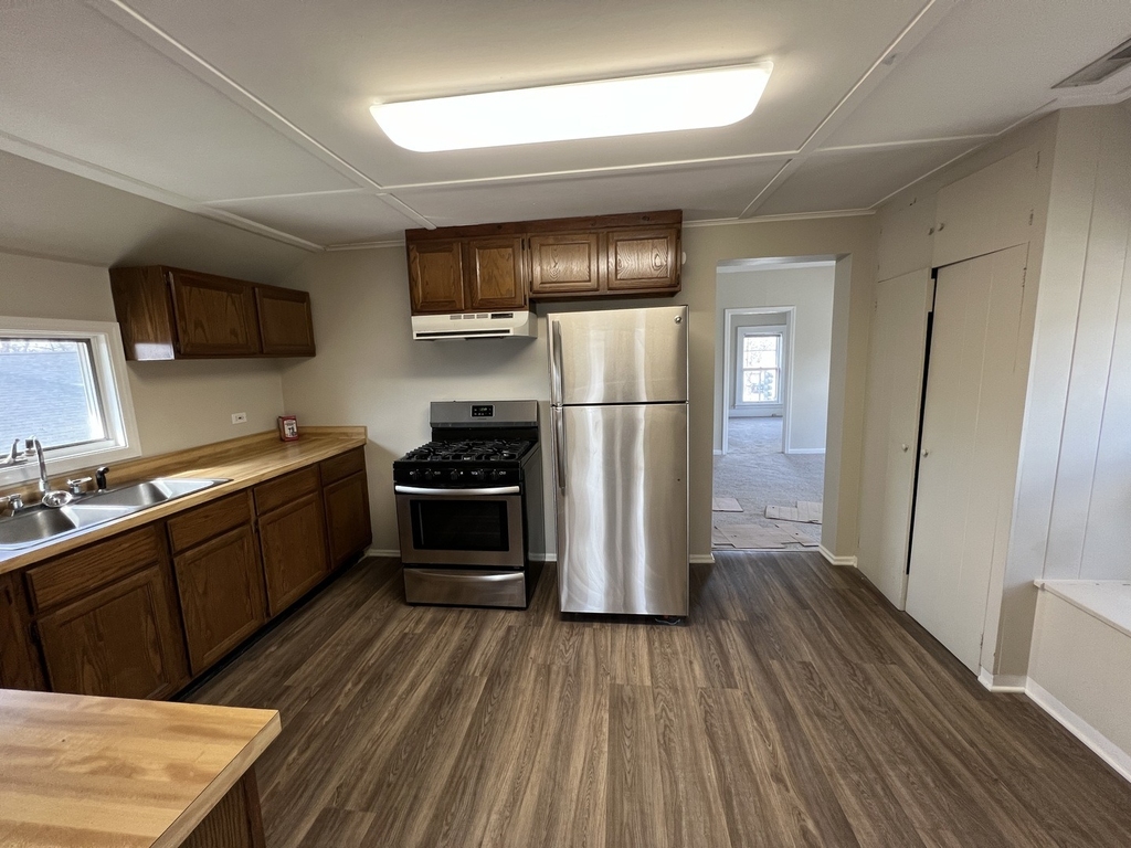 301 W Main Street - Photo 9