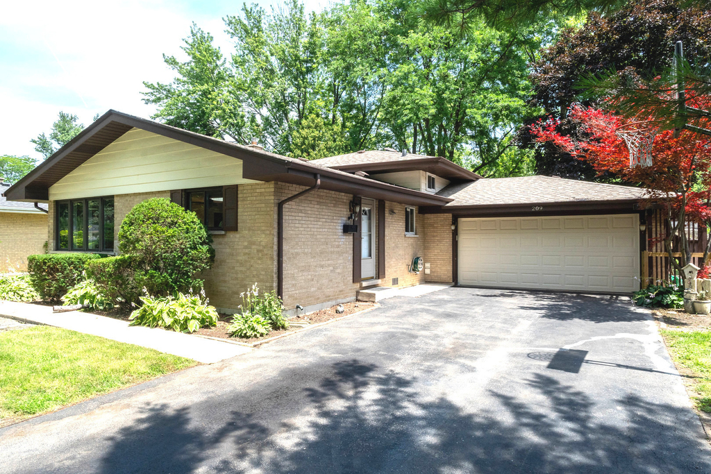 209 N Stevenson Lane - Photo 0