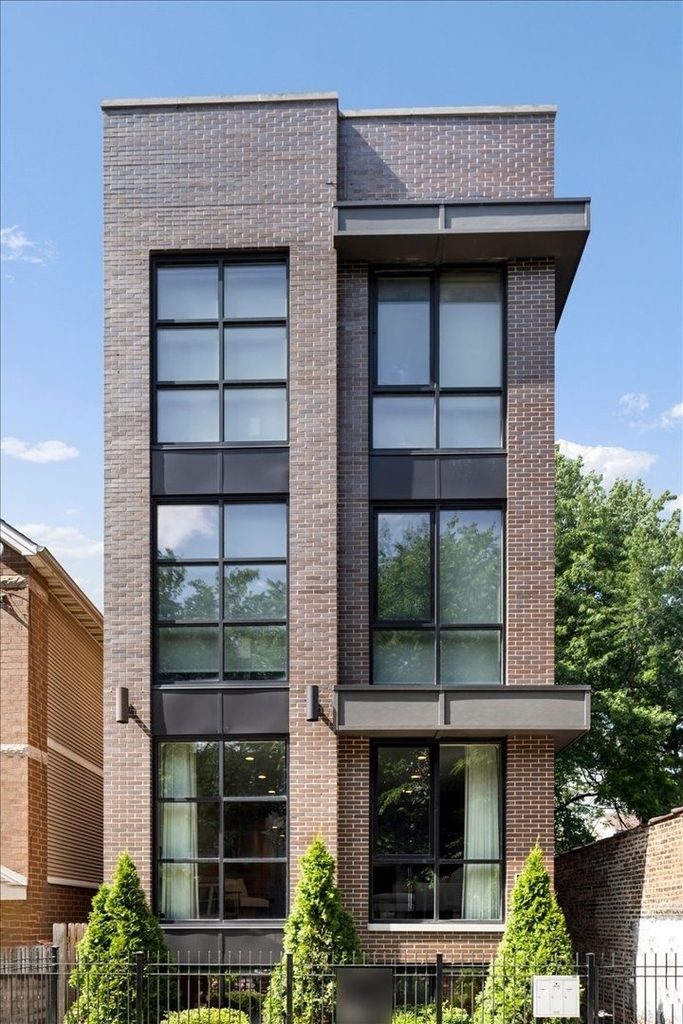 1410 W Huron Street - Photo 0
