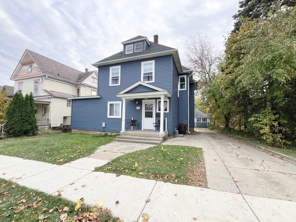 216 E South Street - Photo 0