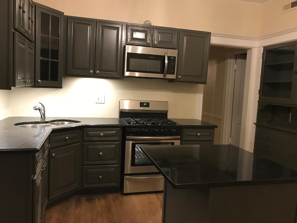 2734 W 18th Street - Photo 4