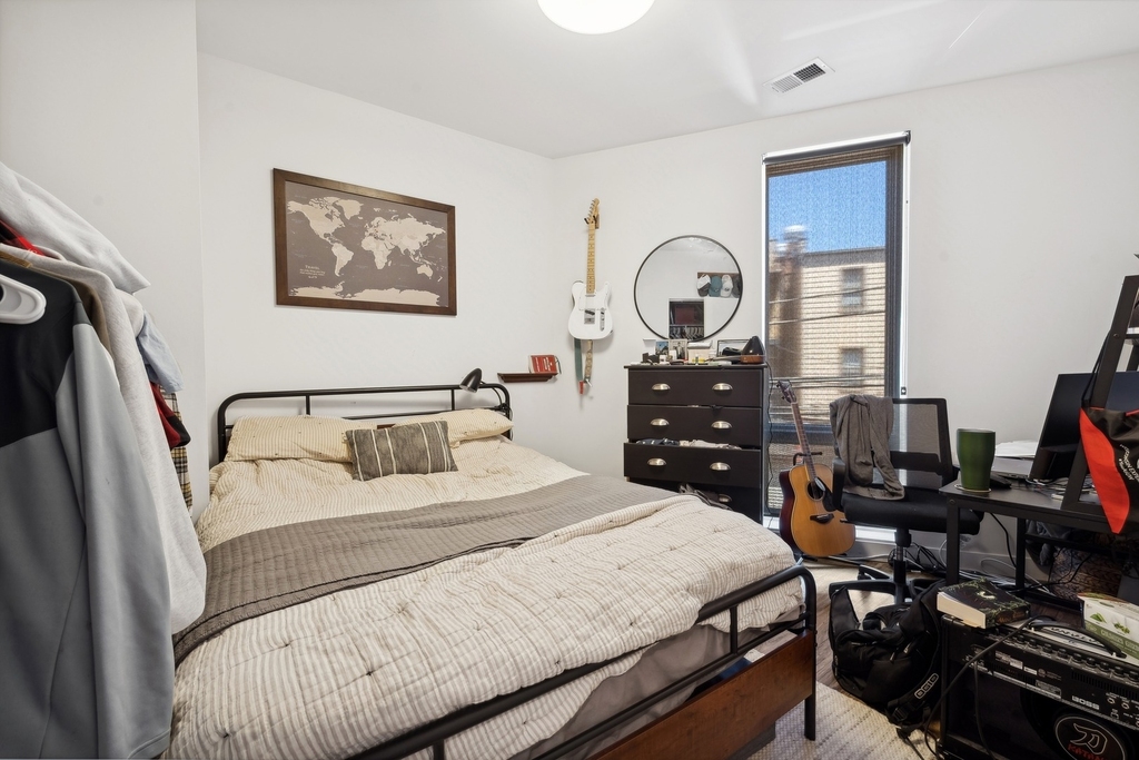 1045 W Cornelia Avenue - Photo 10