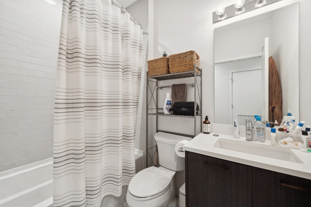 1045 W Cornelia Avenue - Photo 11
