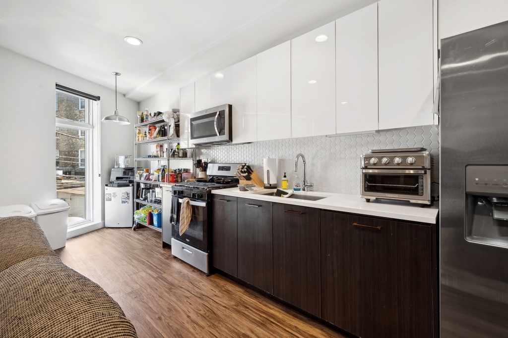 1045 W Cornelia Avenue - Photo 3