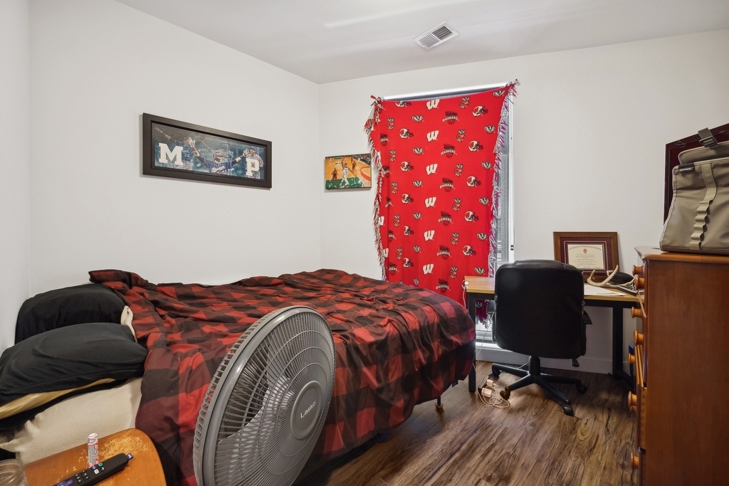 1045 W Cornelia Avenue - Photo 9
