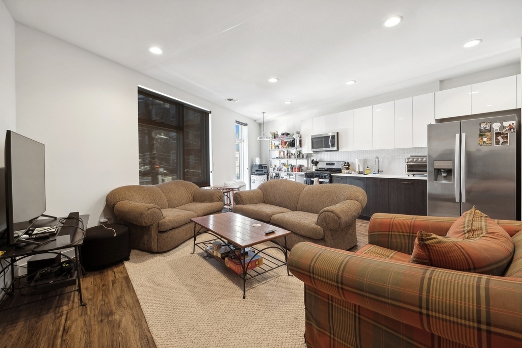 1045 W Cornelia Avenue - Photo 1
