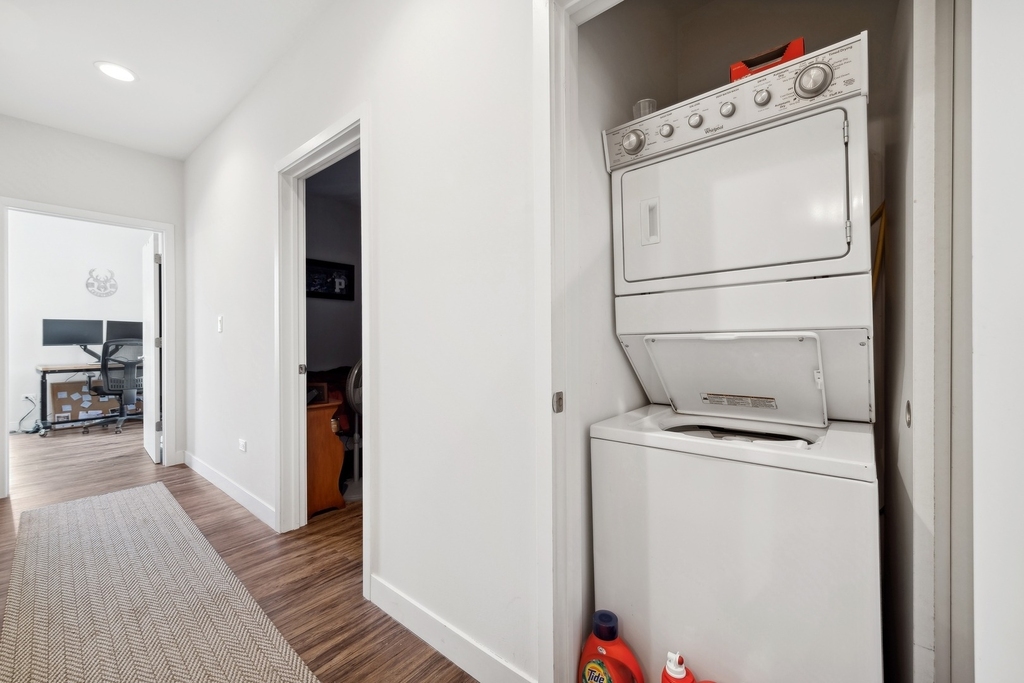 1045 W Cornelia Avenue - Photo 5