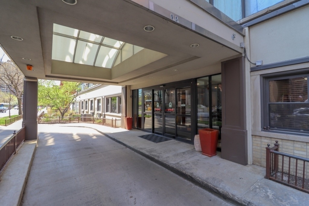 6030 N Sheridan Road - Photo 2