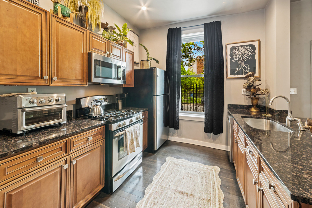2734 W 18th Street - Photo 9