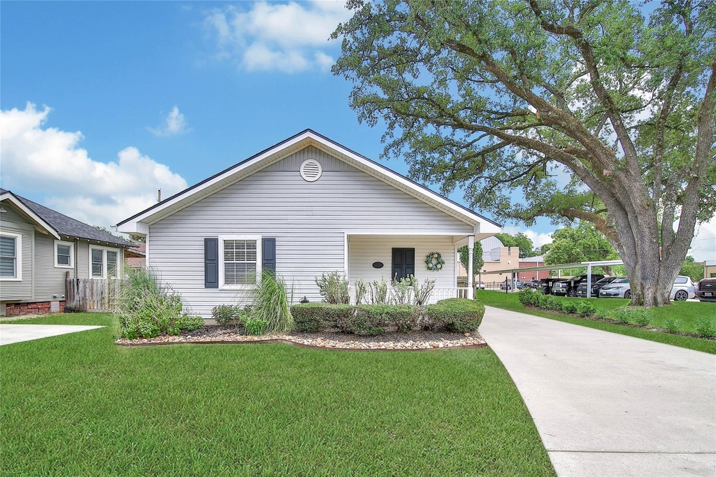 307 Lawrence Street - Photo 0