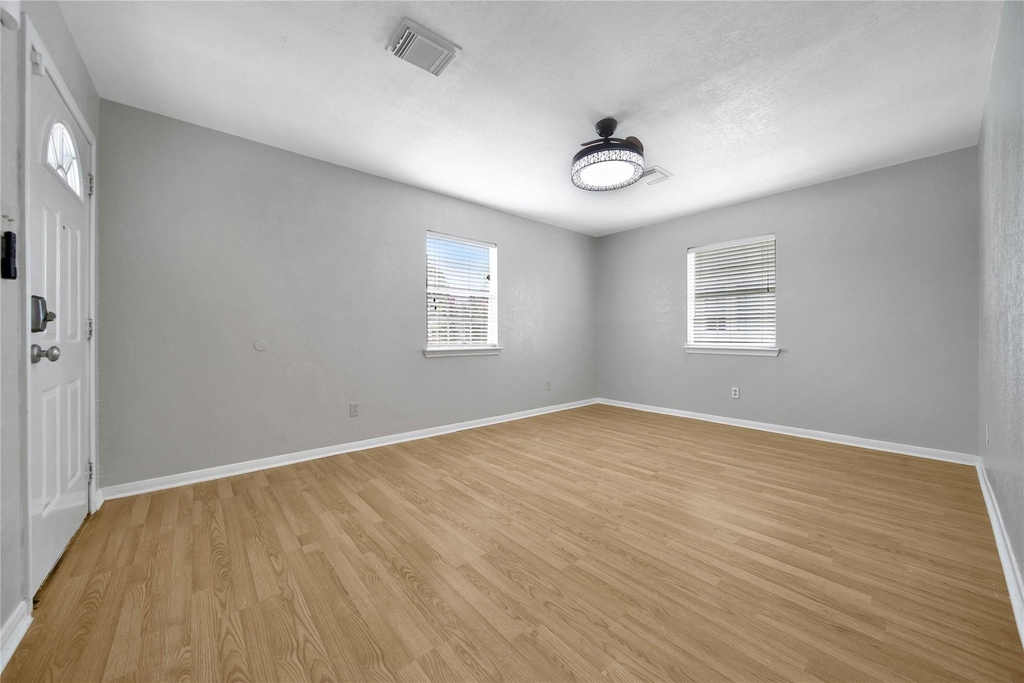 307 Lawrence Street - Photo 4