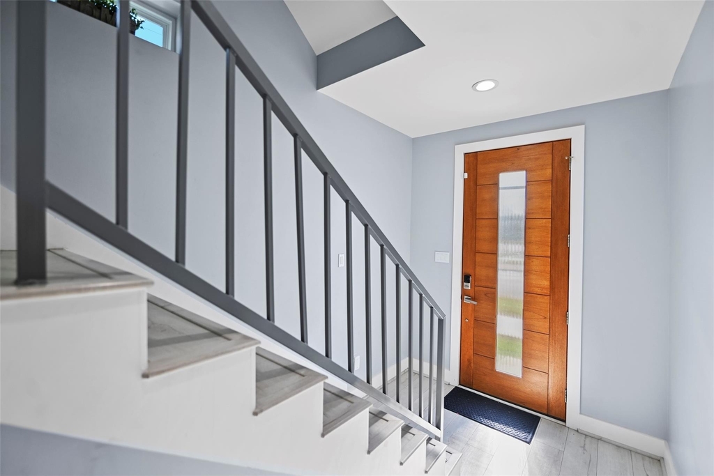 2413 Pease Street - Photo 2