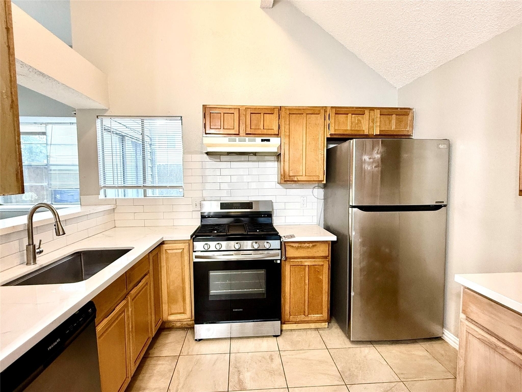 18586 N Lyford Drive - Photo 2
