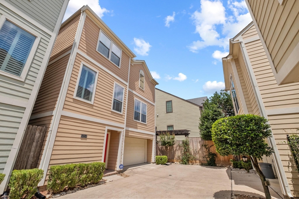 5314 Schuler Street - Photo 2