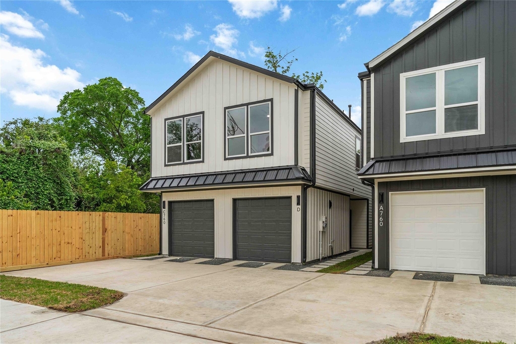 760 Lucky Street - Photo 0