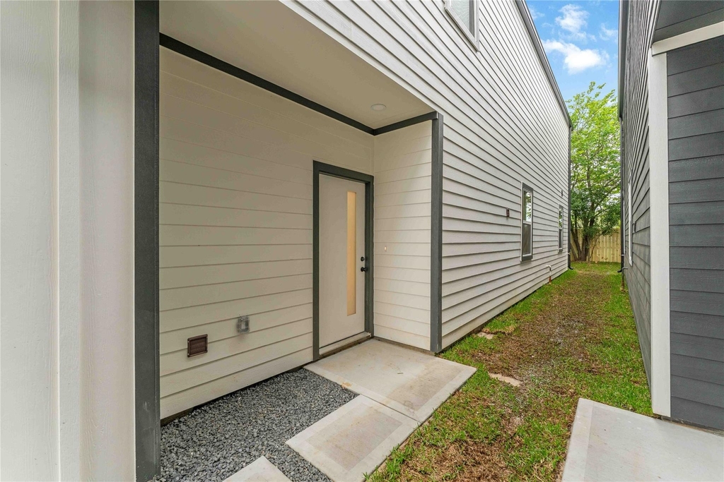 760 Lucky Street - Photo 3