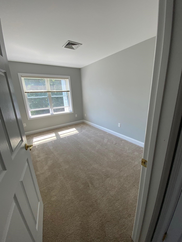 122 Coliseum - Photo 4