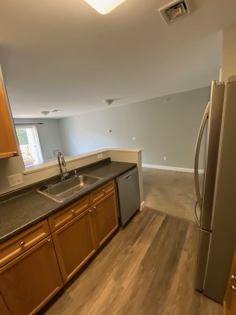 122 Coliseum - Photo 2