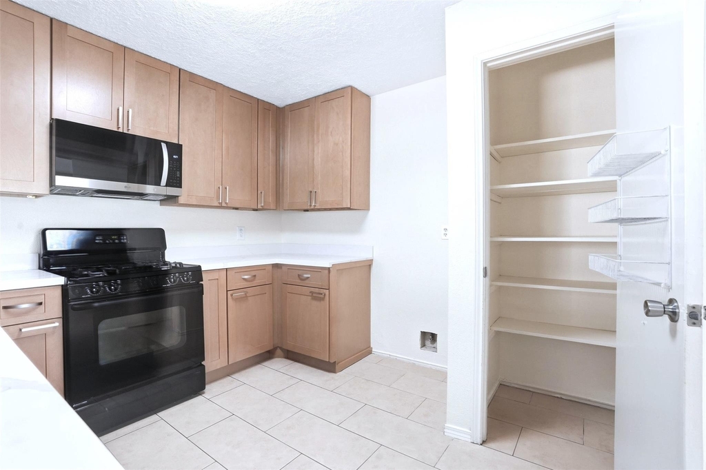 7502 Addicks Clodine Road - Photo 11