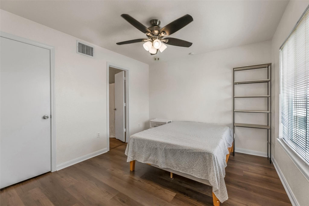527 Southwest Parkway - Photo 13