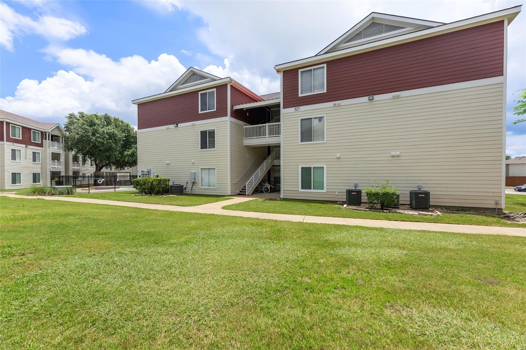 527 Southwest Parkway - Photo 5