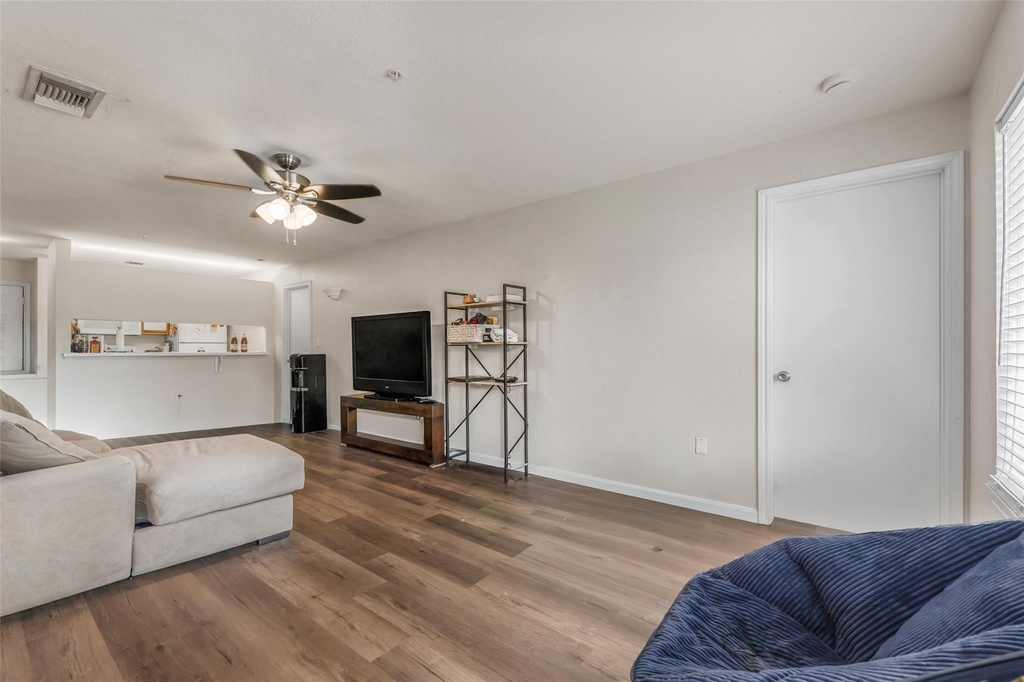 527 Southwest Parkway - Photo 9