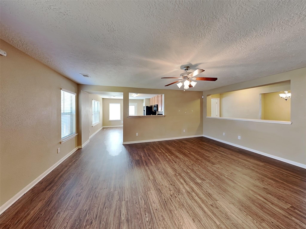 3030 Legends York Drive - Photo 6