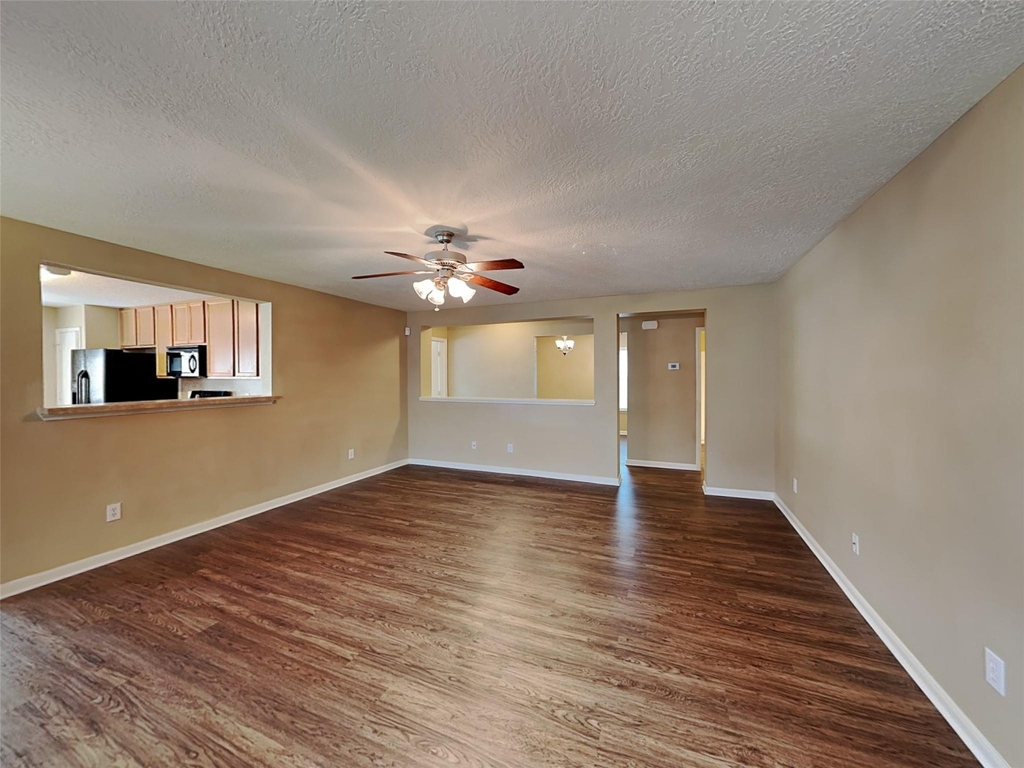 3030 Legends York Drive - Photo 5