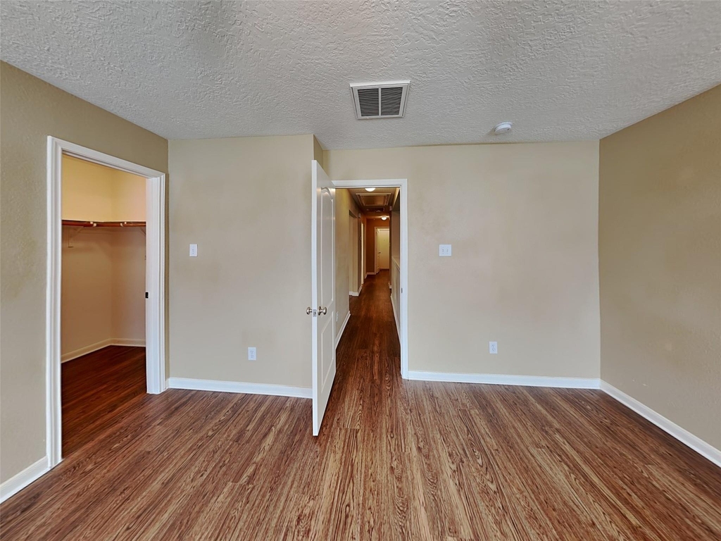 3030 Legends York Drive - Photo 8
