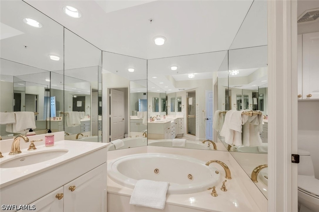 7225 Pelican Bay Boulevard - Photo 20