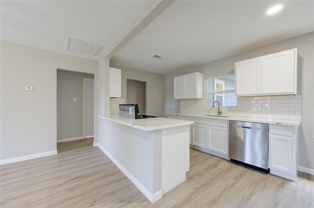 3304 Washington Street - Photo 2