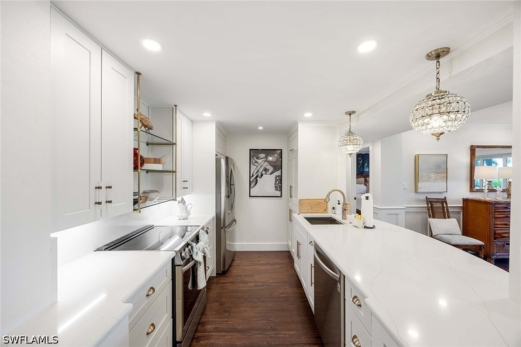 555 Park Shore Drive - Photo 13
