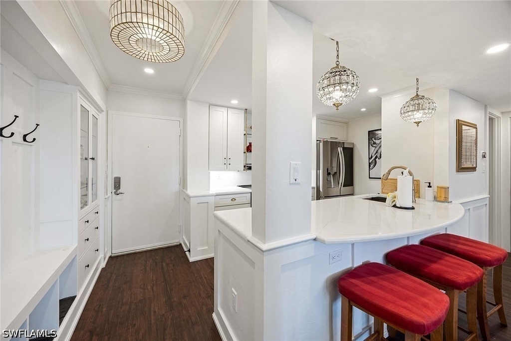 555 Park Shore Drive - Photo 5