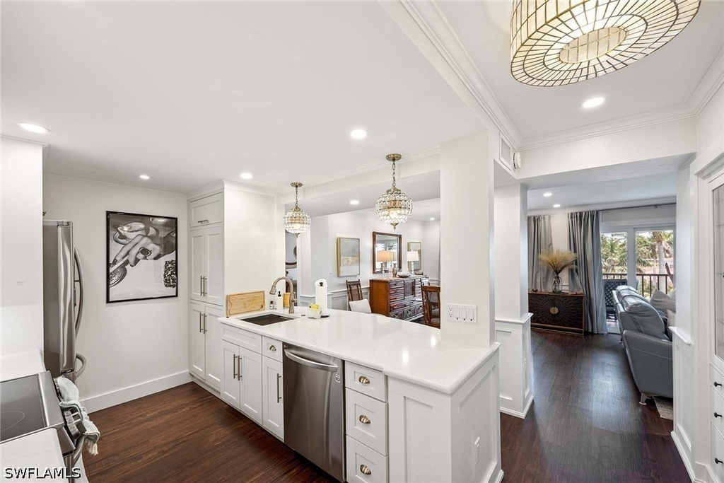 555 Park Shore Drive - Photo 14