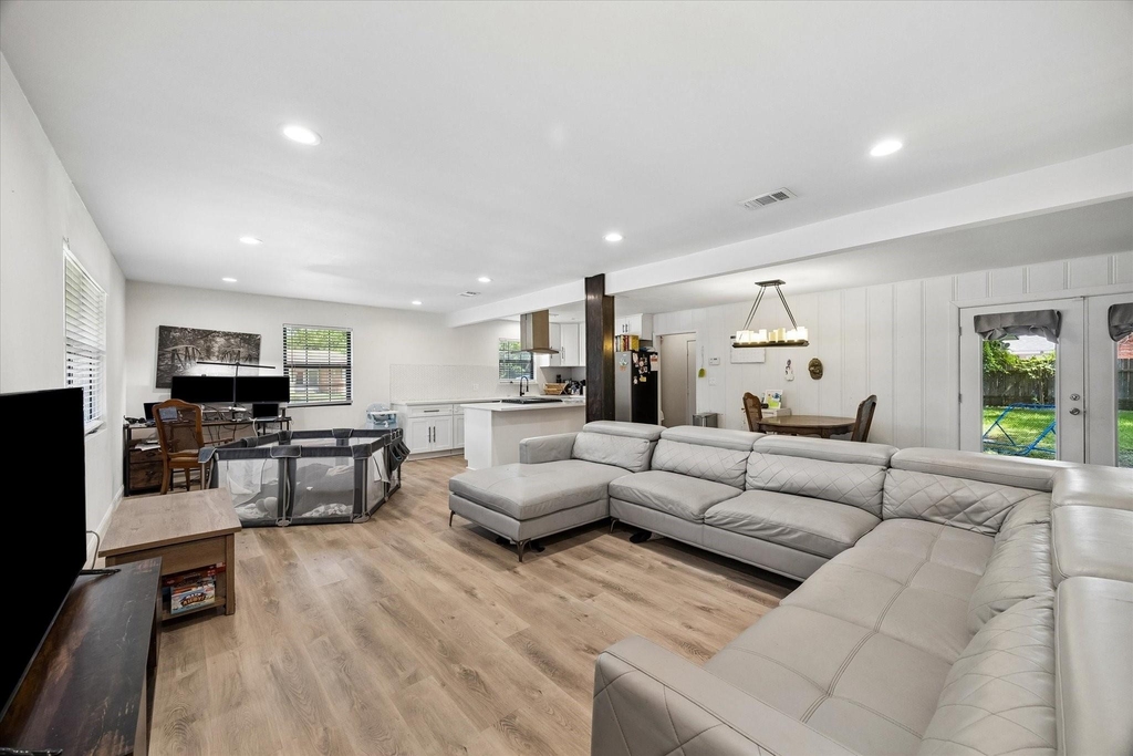 8510 Western Drive - Photo 2