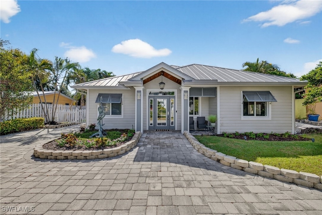 740 5th Avenue N - Photo 0