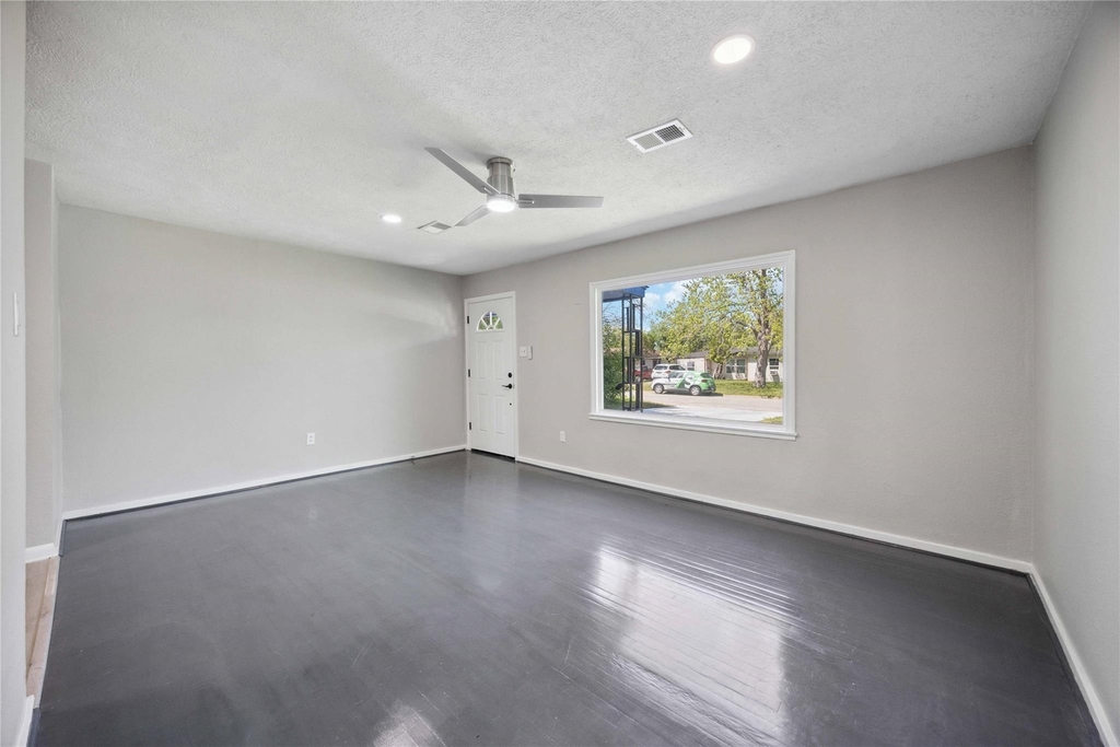 5206 Willow Glen Drive - Photo 2